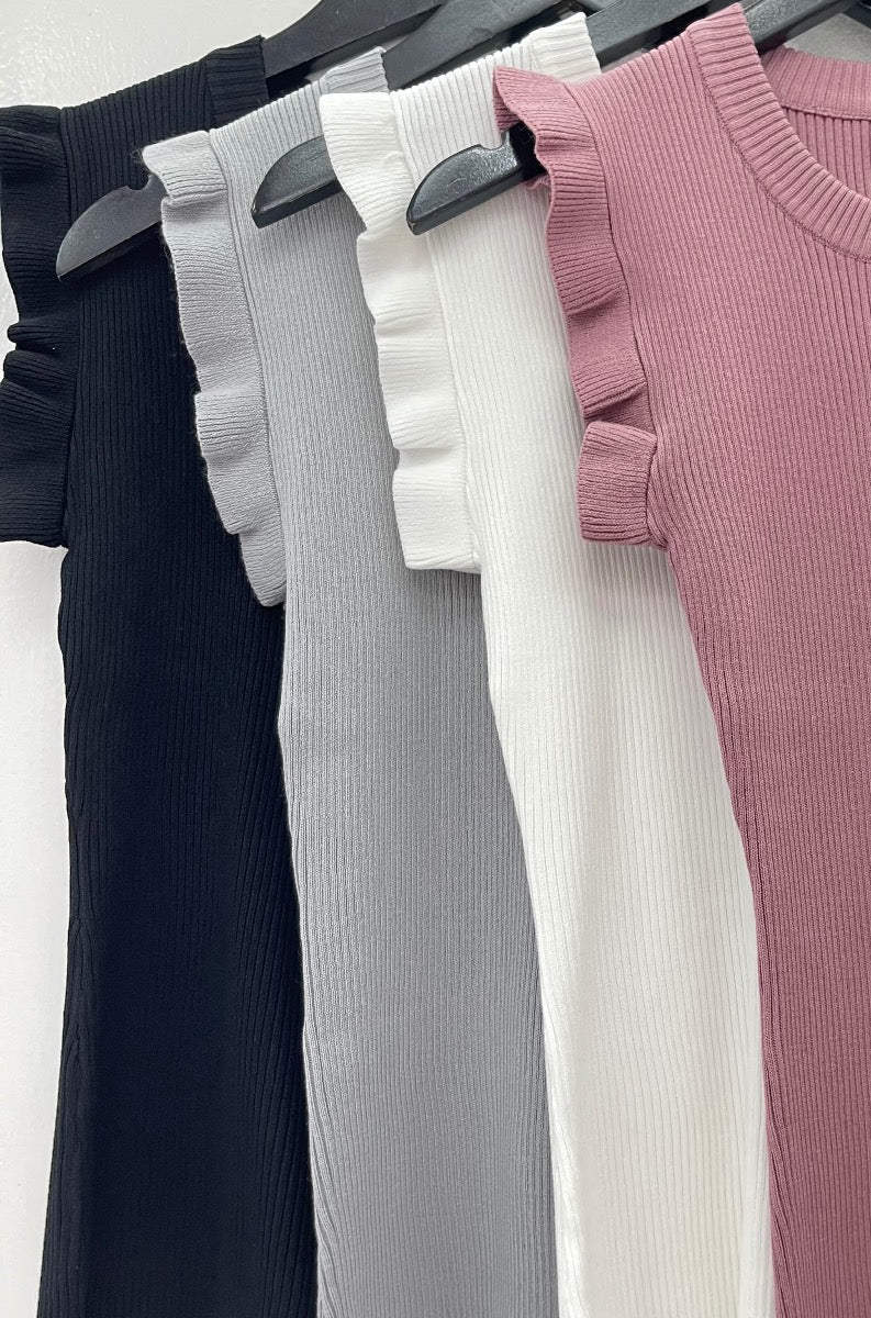 CLASSIC VIBE FLUTTER SLEEVE TOP